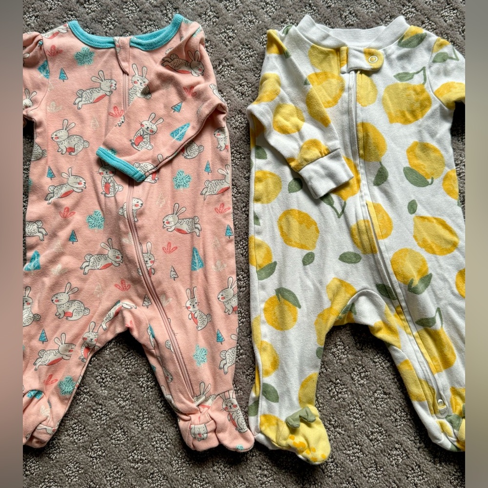 Bundle of 2️⃣ baby footed pajamas with zippers, cute prints bunny 🐰 & lemon 🍋